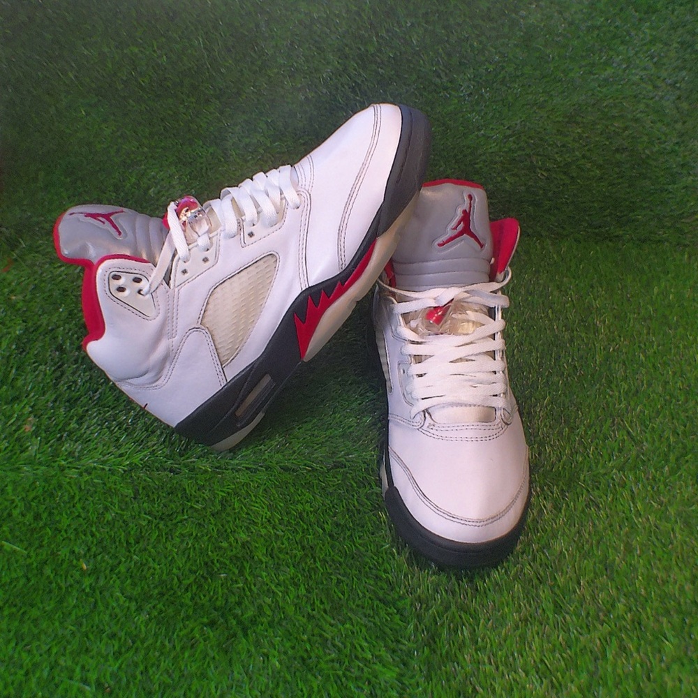 Air Jordan 5 silver tongue size 8